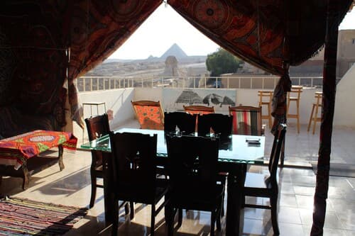 Pyramids Overlook Inn