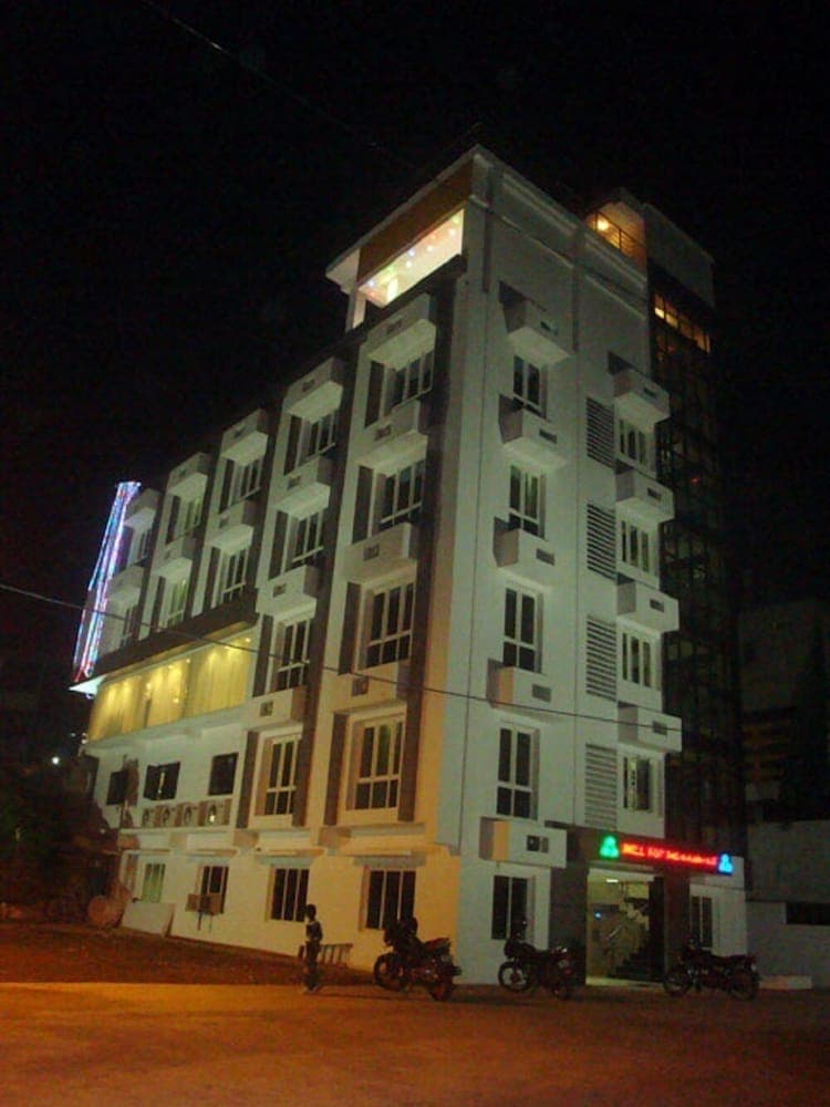 Hotel Hilltop International