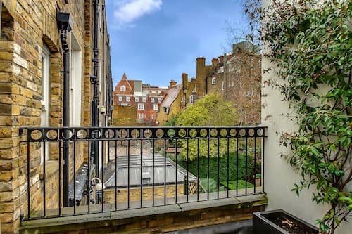 Pont Street Mews Townhouse