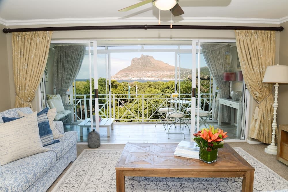 dk villas 1 Harbour View Hout Bay