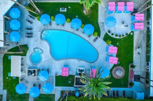 Inndulge -- A Modern Gay Men's Resort