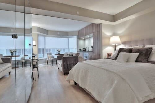 AMAZING SUITES IN YORKVILLE