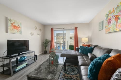 2 Bedroom 2Bath Deluxe Apt with Patio