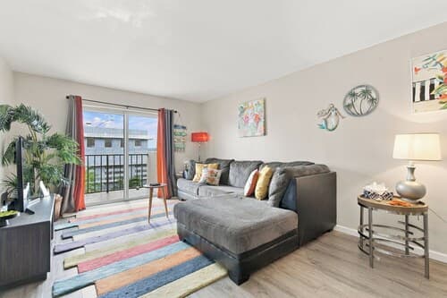 2 Bedroom 2Bath Deluxe Apt with Patio