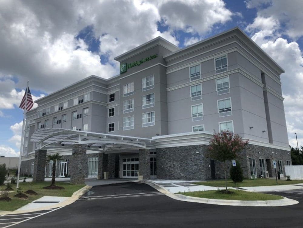 Holiday Inn Hotel And Suites Fayetteville W-Fort Bragg Area by IHG