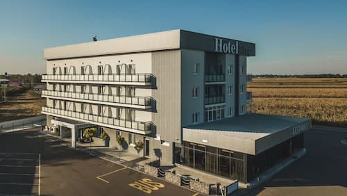 Hotel River