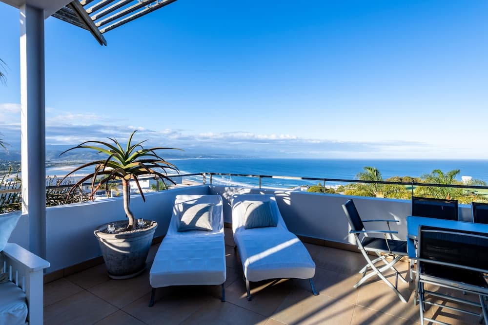 PENTHOUSE 230m2 ON THE SEA