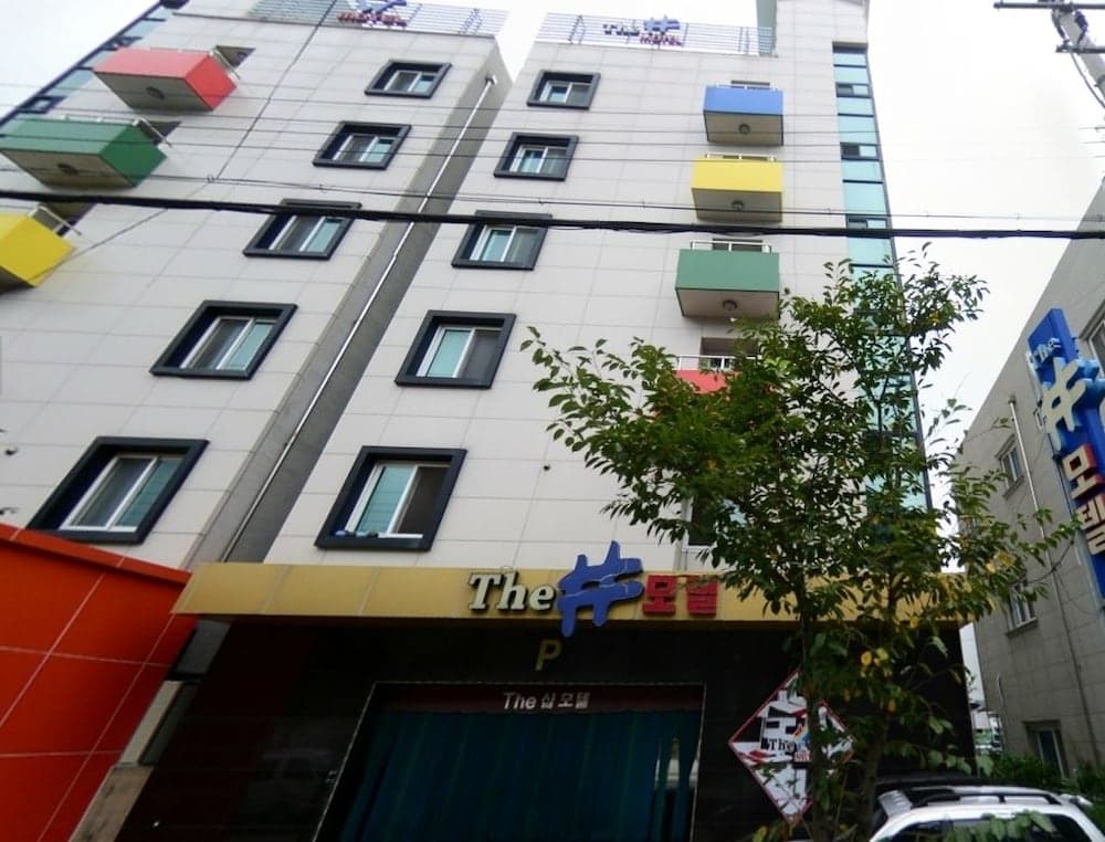 The Sharp Motel