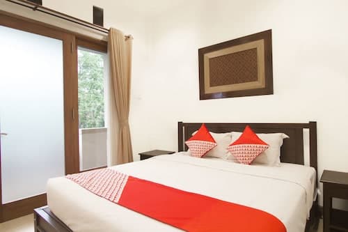 OYO 261 Sasono Putro Guest House