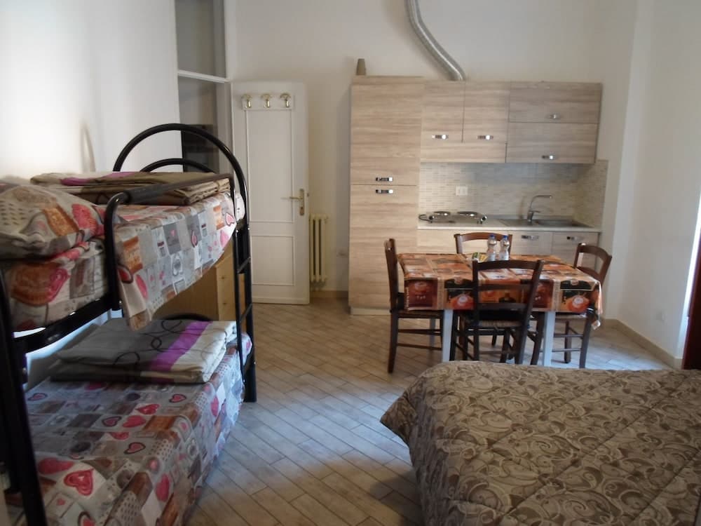 Il Volto Del Lago Rooms and Apartments