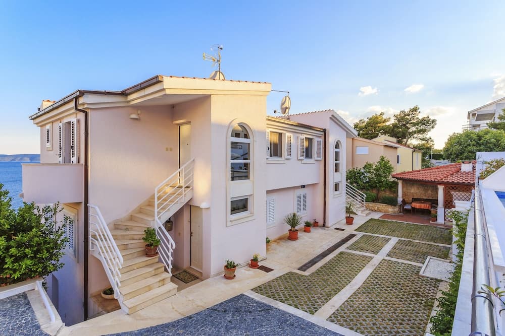 Villa Lola