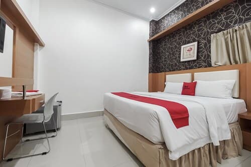 RedDoorz near Mall Panakkukang 3