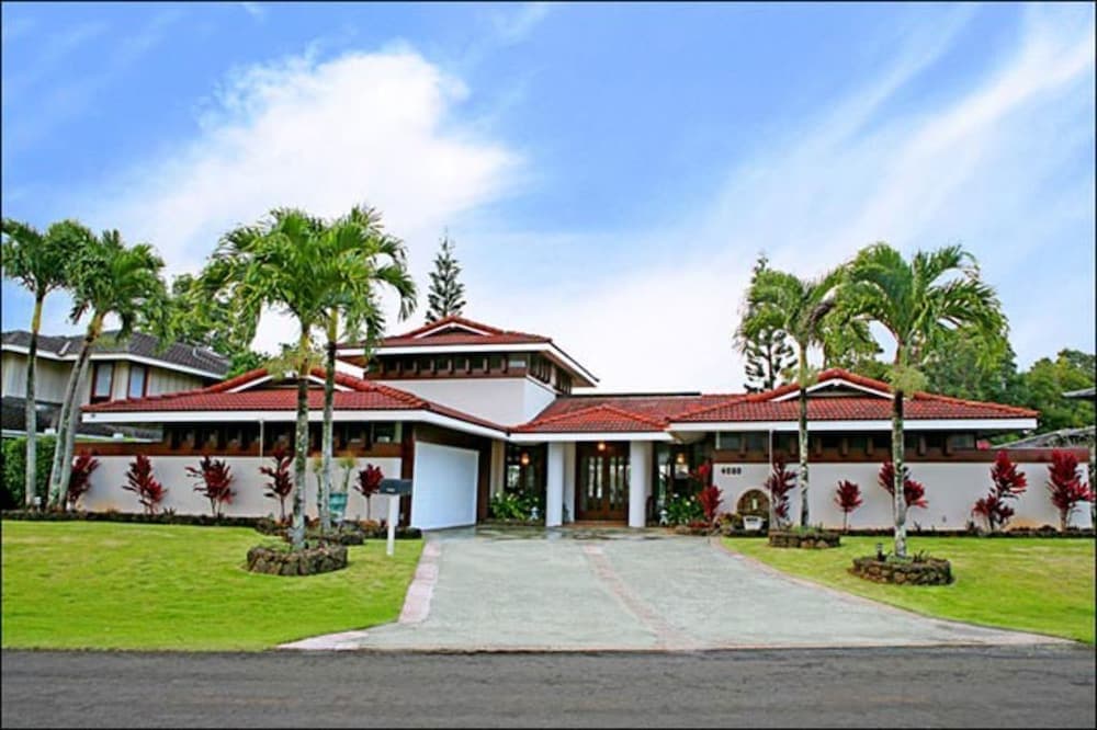 Rate Elegant Home With hot tub and Pool on Makai Golf Course
