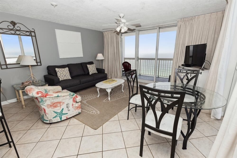 Pelican Beach 1811 1 Bedroom Condo by RedAwning