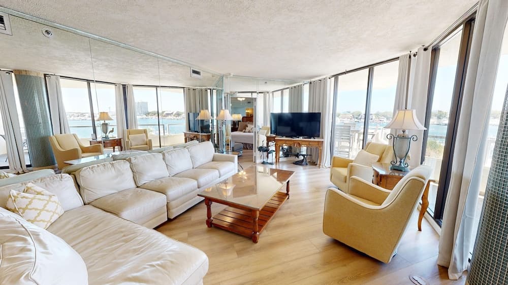 East Pass Towers 304 3 Bedroom Condo by RedAwning