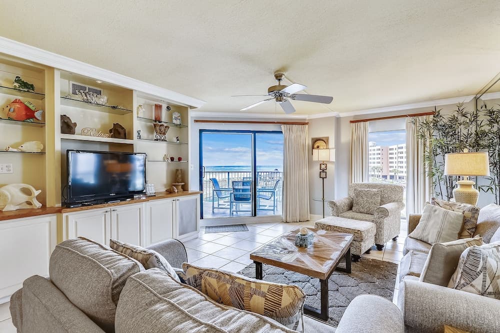 Inlet Reef 310 2 Bedroom Condo by RedAwning