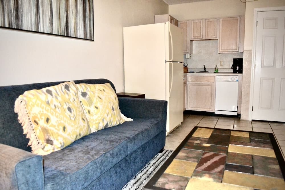 509 1bd 1 Bedroom Condo by RedAwning