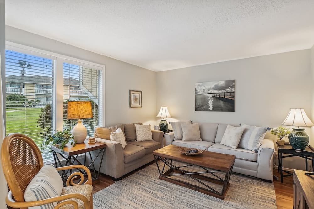 SPC 1034 is a Pet Friendly 1 BR with Free Beach Service for 2! by RedAwning