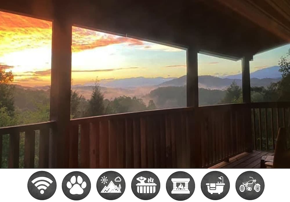 Cozy 1 Bedroom Cabin by RedAwning