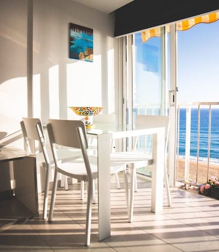 Cozy Loft in Front of the Sea