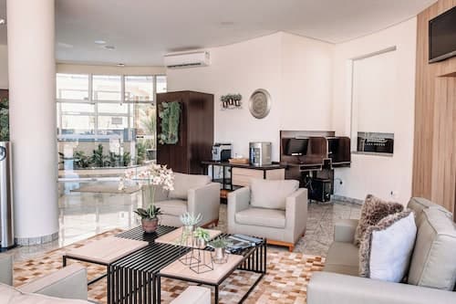 Ferian Plaza Hotel