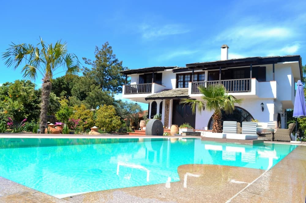 Byblos Luxury Villa