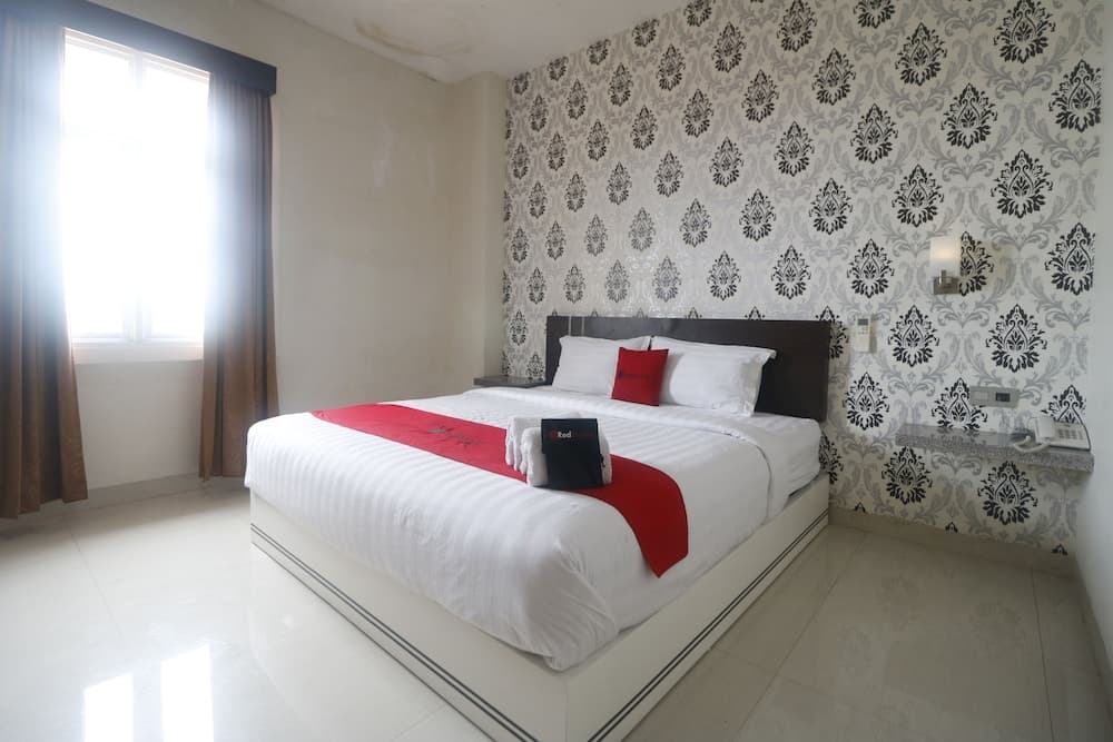 RedDoorz Plus near Universitas Negeri Makassar