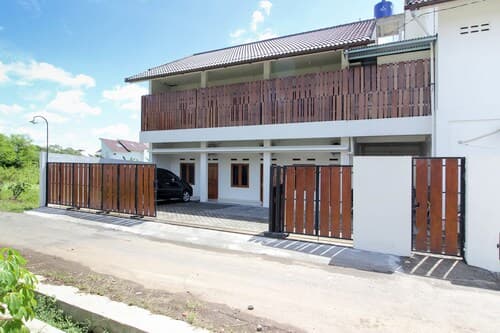 RedDoorz Syariah @ Griya Izzara Guest House