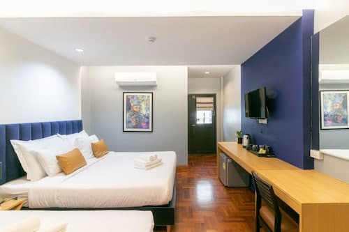 Castle Black Bangkok - Hostel