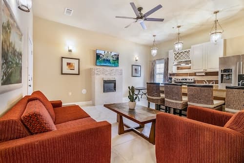 2BD Spacious condo Steps from ST Charles