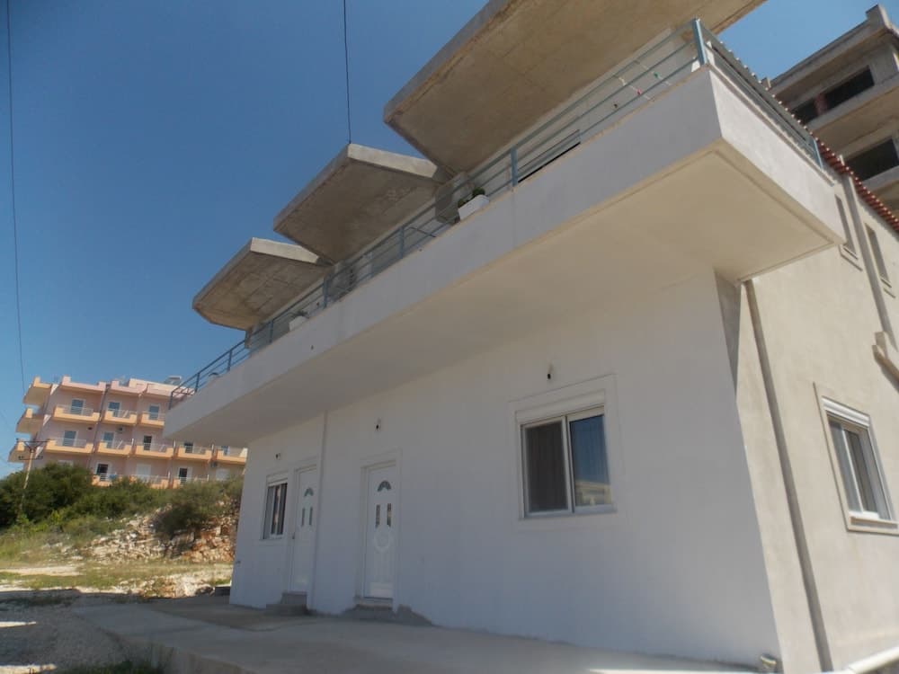 Camela Apartments