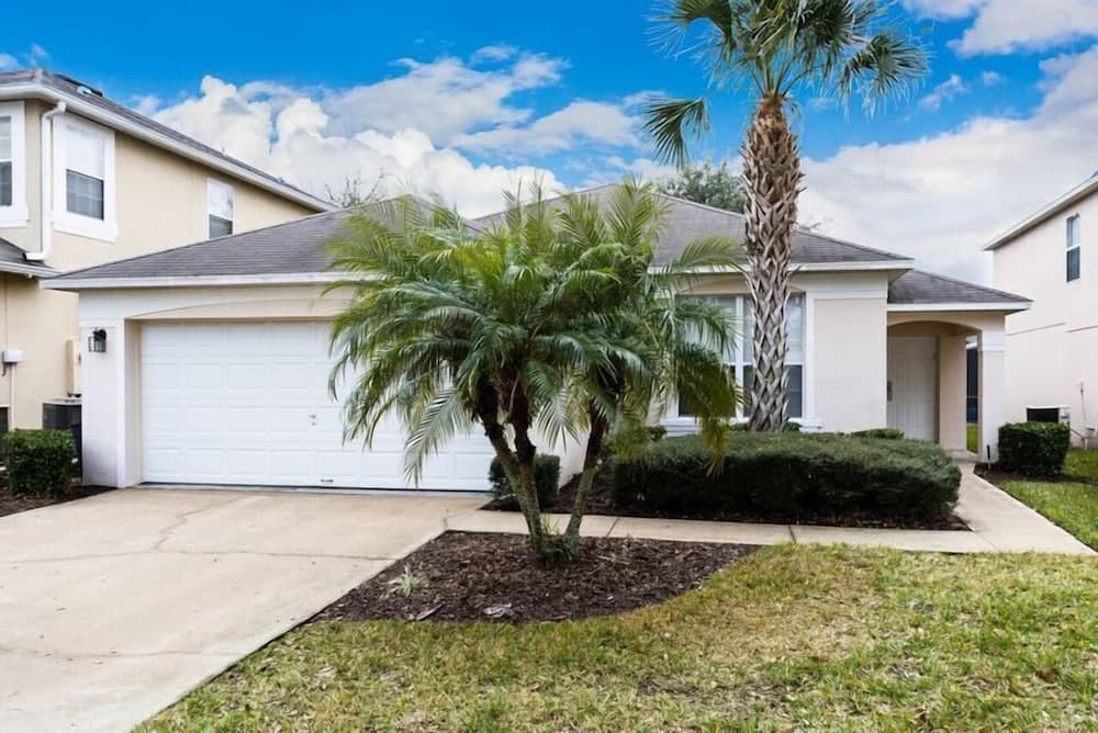 4BR Pool Home Emerald Island by SHV-8540