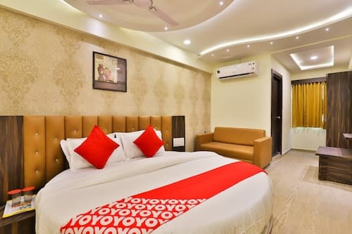 OYO 19501 Hotel Silver Palace