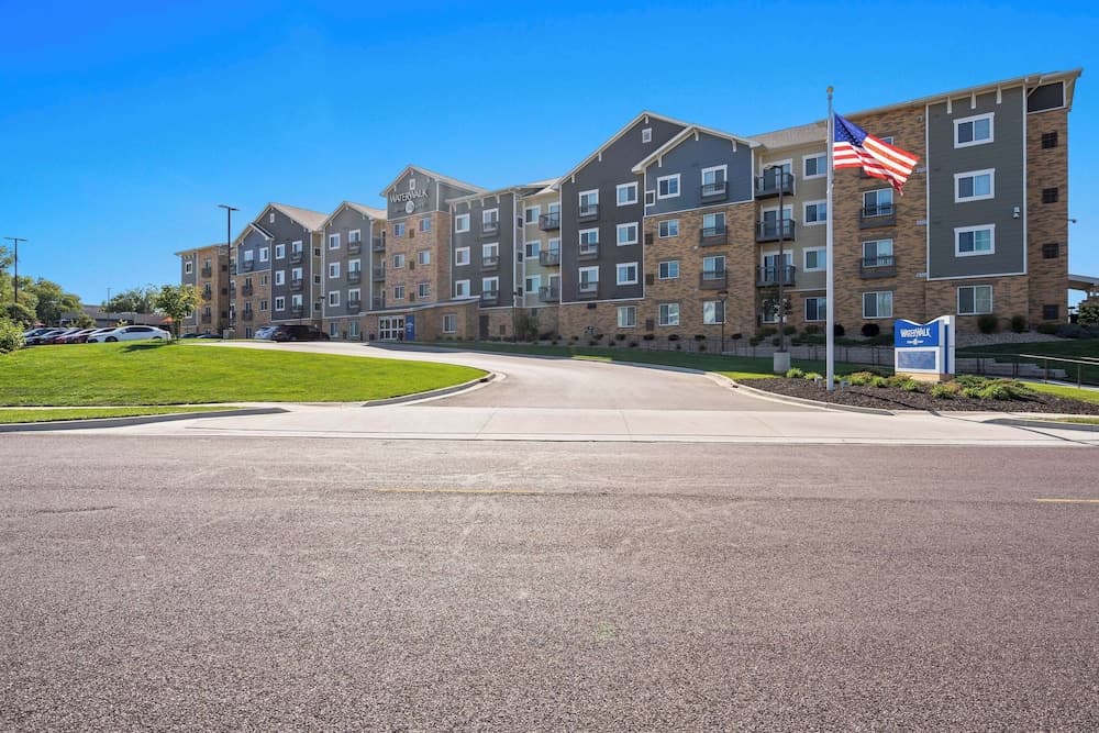 WaterWalk Extended Stay by Wyndham Kansas City - Overland Pk
