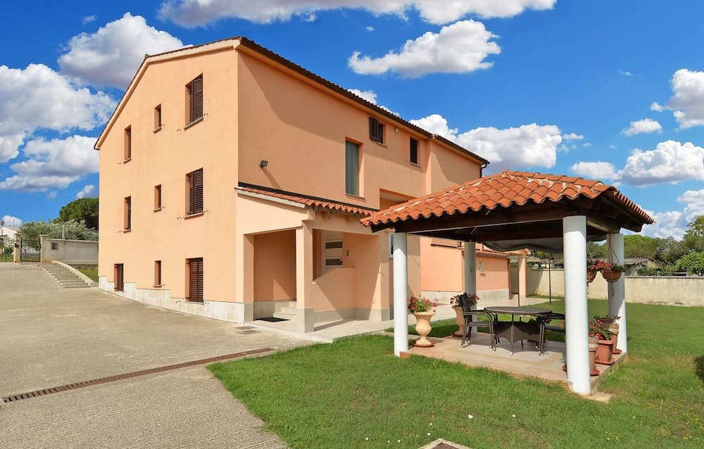 Apartment 669