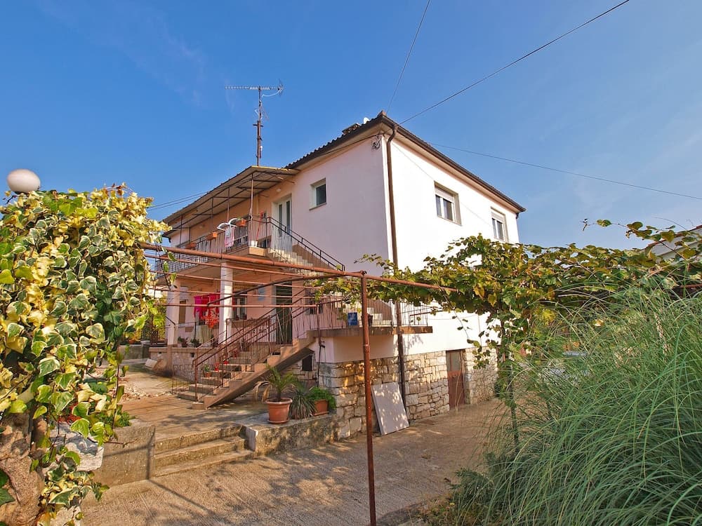 Apartment 860
