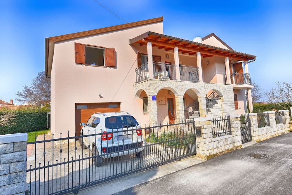 Apartment 1551