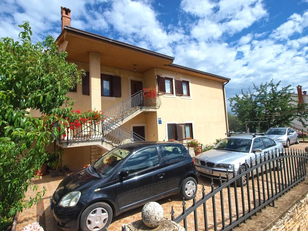 Apartment 1695