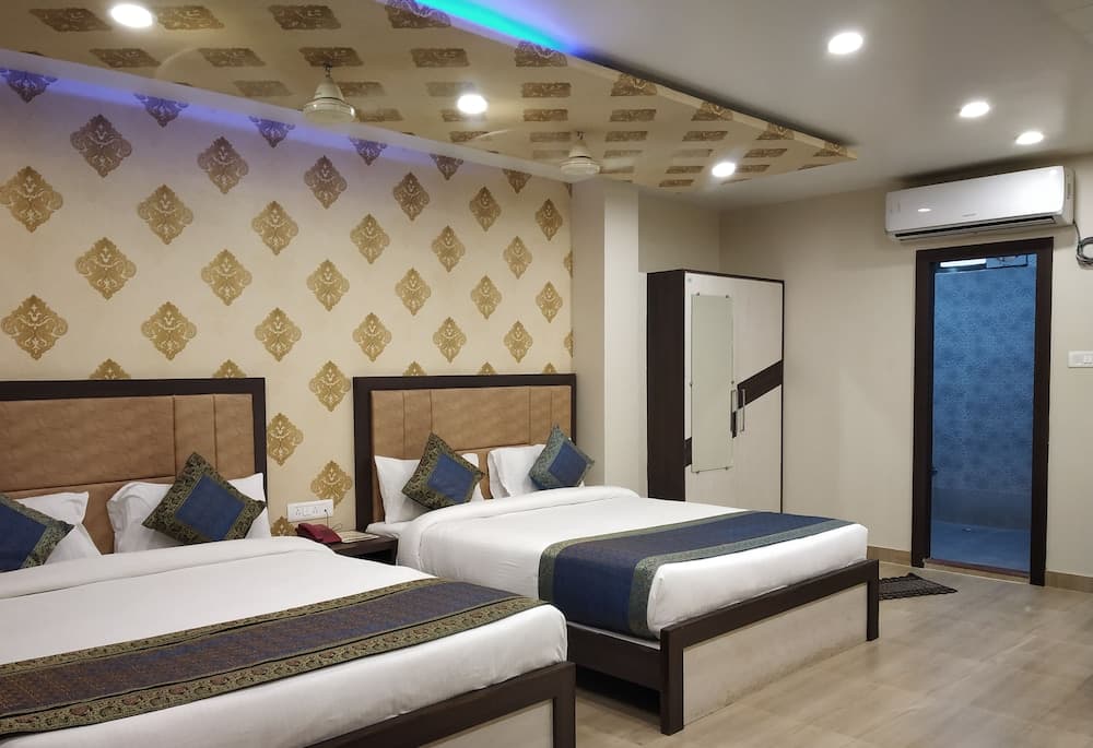 Hotel Aadesh Palace