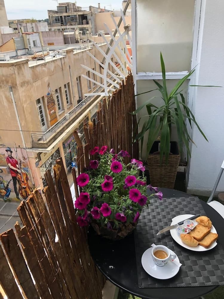 Home Plus Psirri Apartment