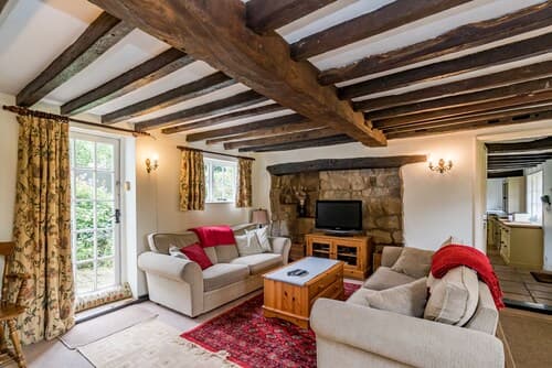 Yew Tree Cottage- Sleeps 12, Garden & Pet-friendly