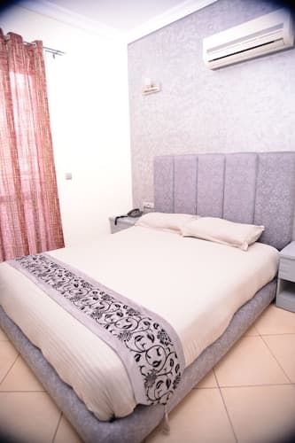 Sourebou Chez Appart Hotel Founty Beach