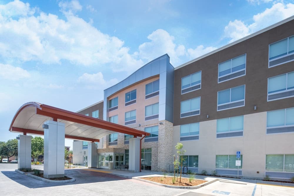 Holiday Inn Express And Suites Chico by IHG