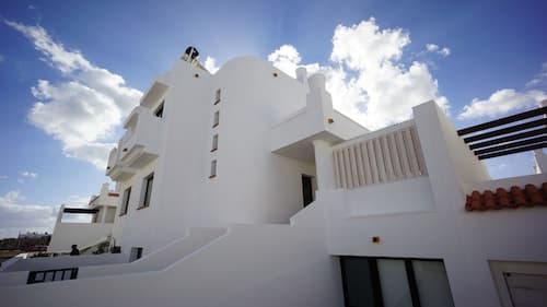 Surfers Retreat - Hostel - Adults Only
