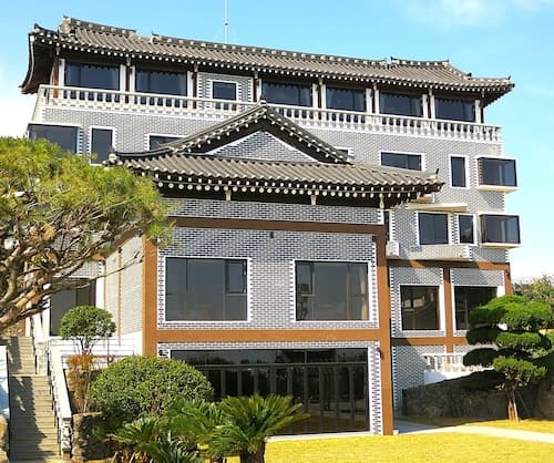 Jeju Hanok Hotel Hallagung
