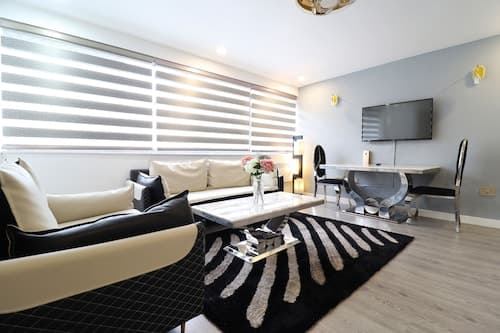 Queen Stay Apartments