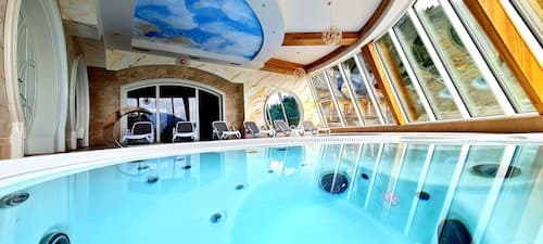 KRUPÓWKA MOUNTAIN RESORT - Widokowy hotel z basenami i wellness