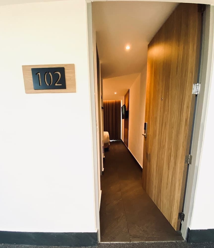 B'S Suites