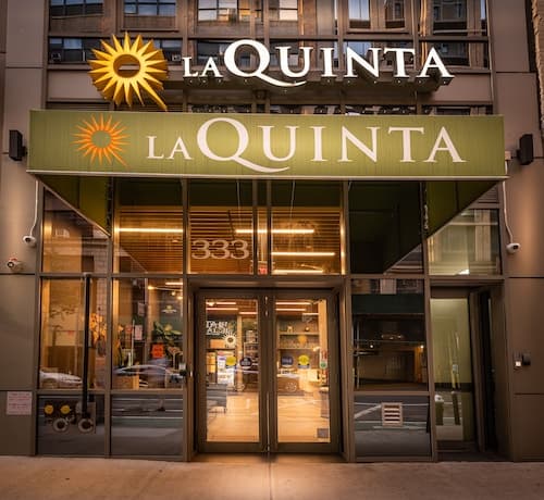 La Quinta Inn & Suites by Wyndham Times Square South