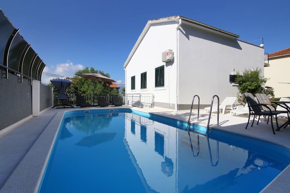 Luxury house with pool near the sea